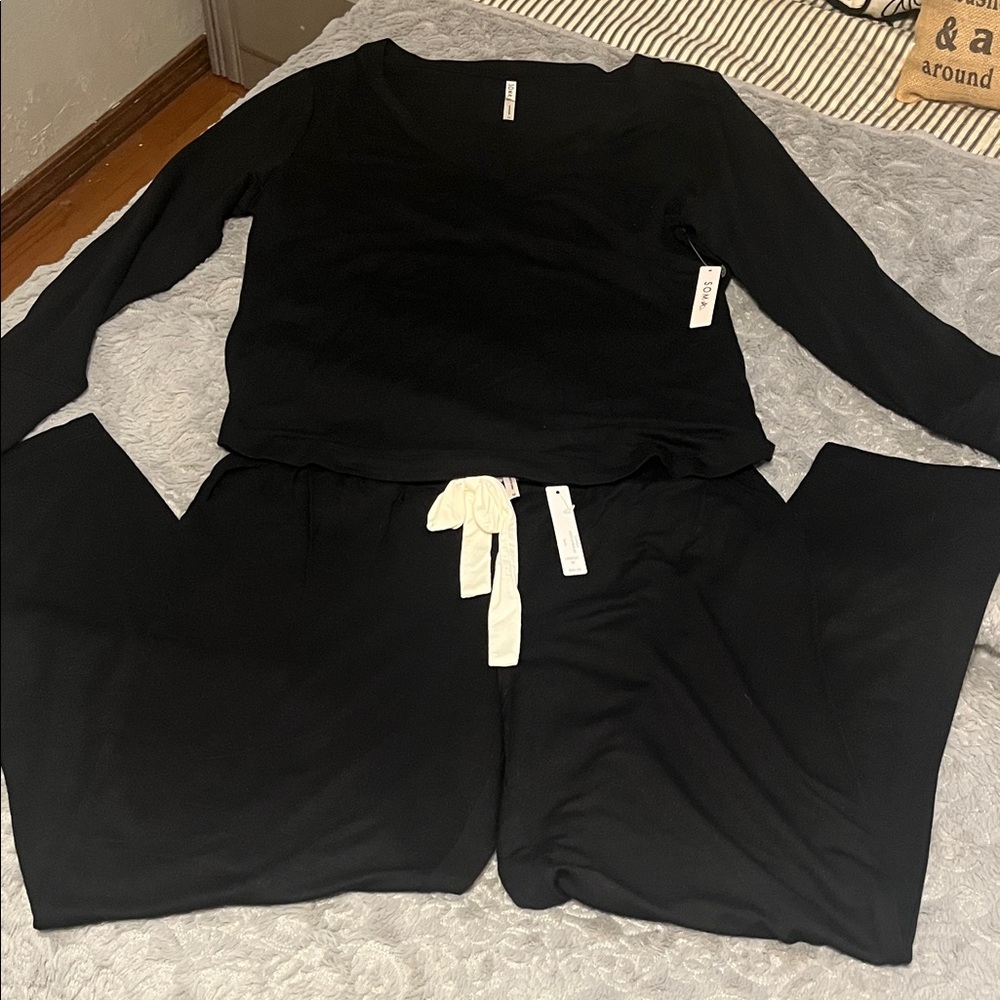 SOMA size Medium Black Long Sleeve Lounge Set